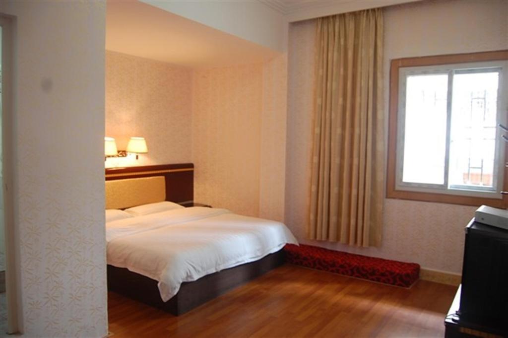 Guilin Muslim Hotel Room photo